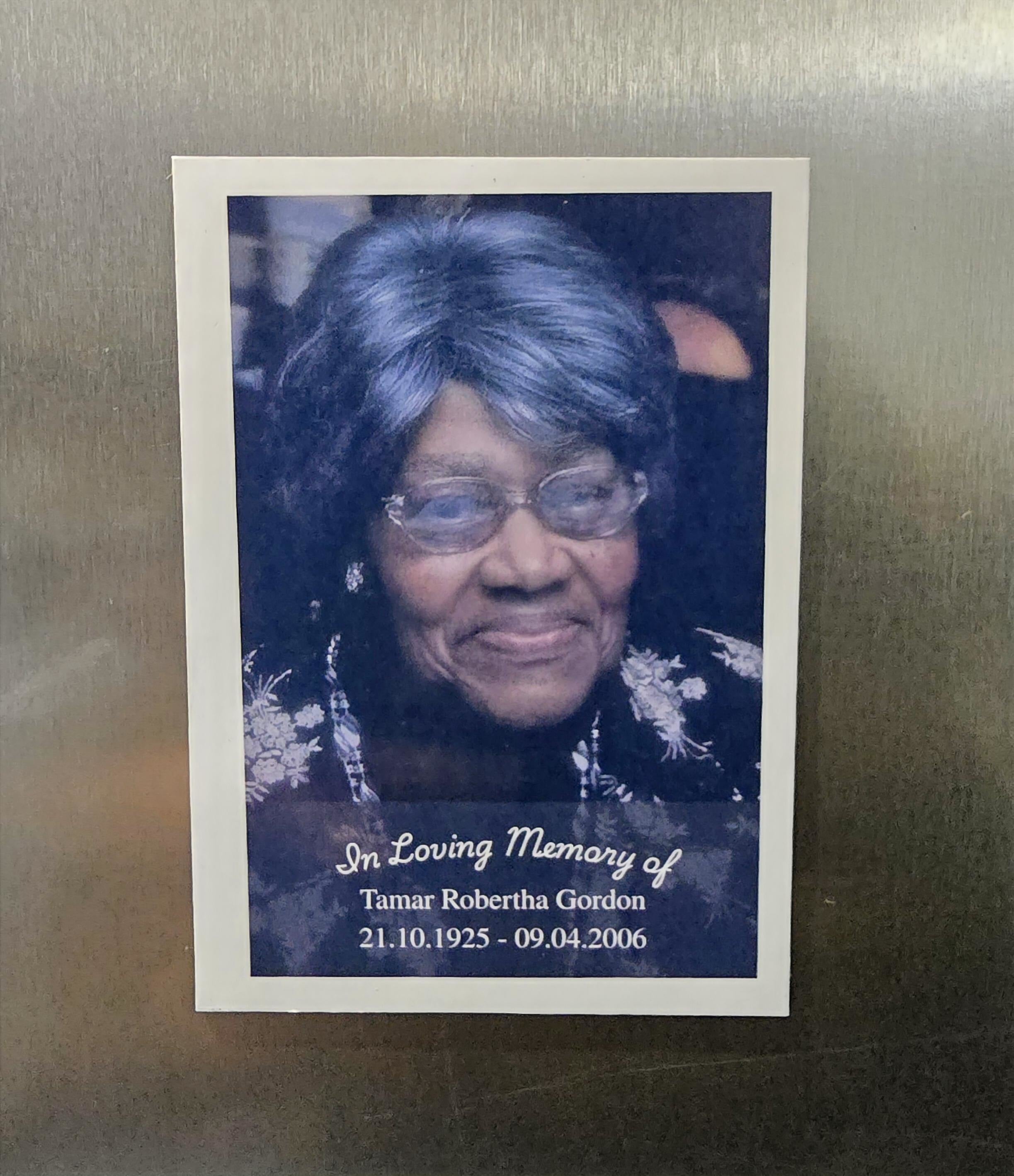 9.5x6.5cm personlised magnet - In loving memory